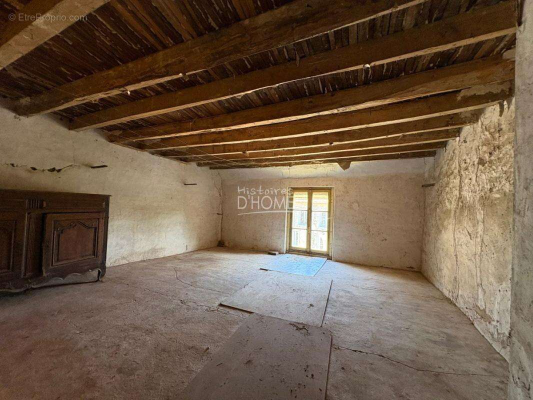 Maison à rénover avec grange et terrain clos de 697 m² - photo 10
