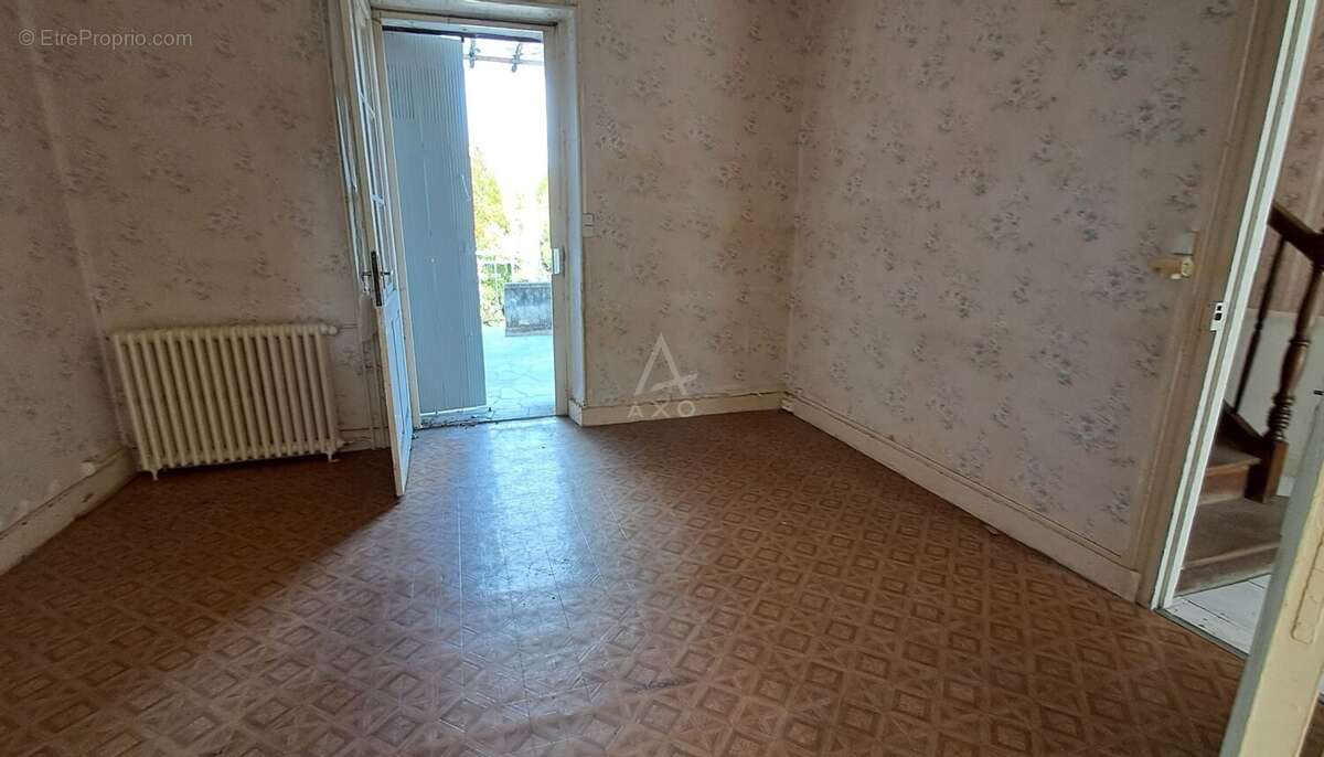 Maison 143 m² à Roumazieres-Loubert  - photo 11