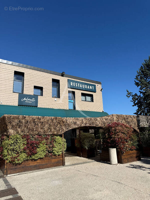 Commerce à VERRIERES-LE-BUISSON