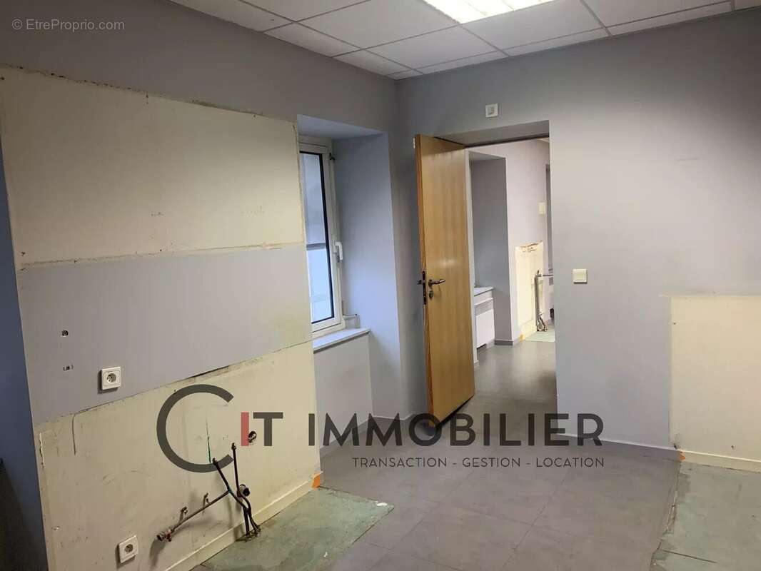 Commerce à LA TOUR-DU-PIN