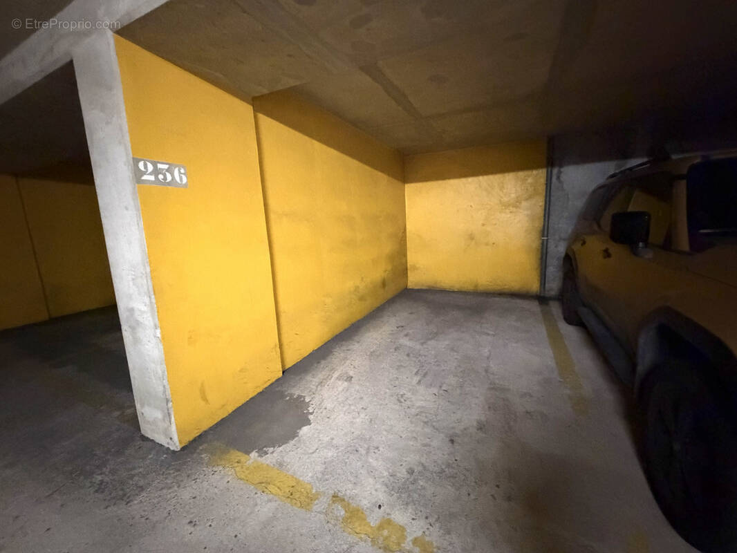 Parking à BEAUSOLEIL