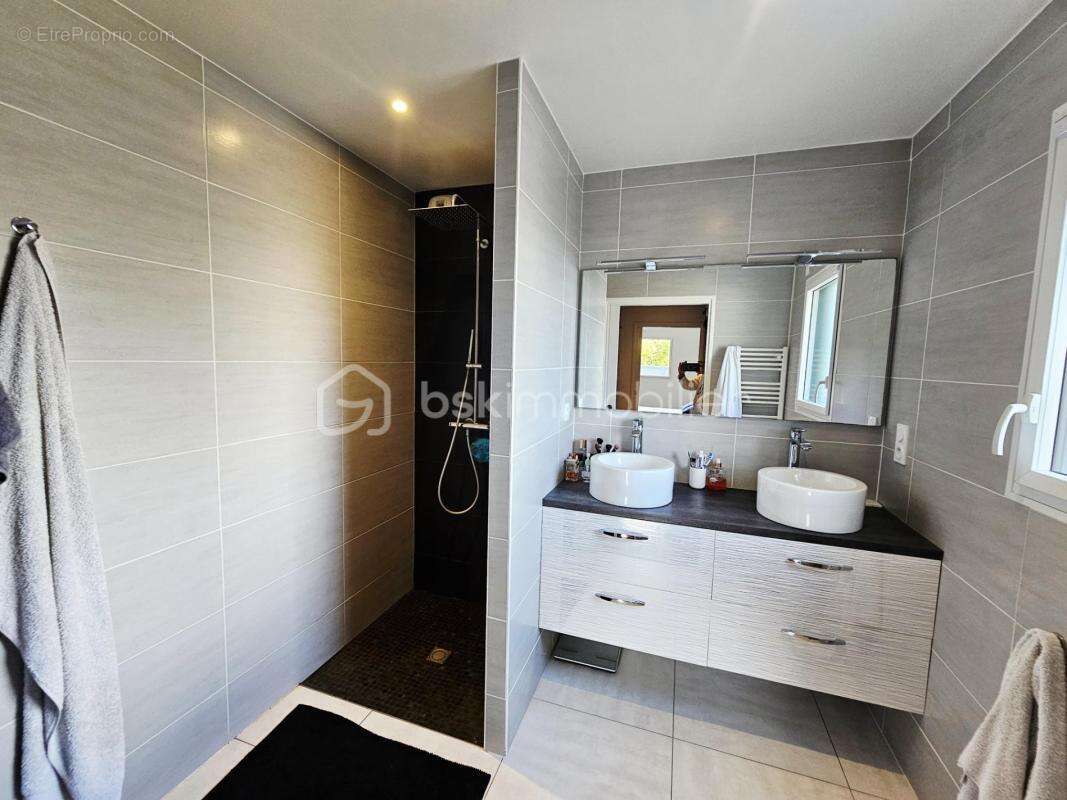 Maison à BAINS-SUR-OUST