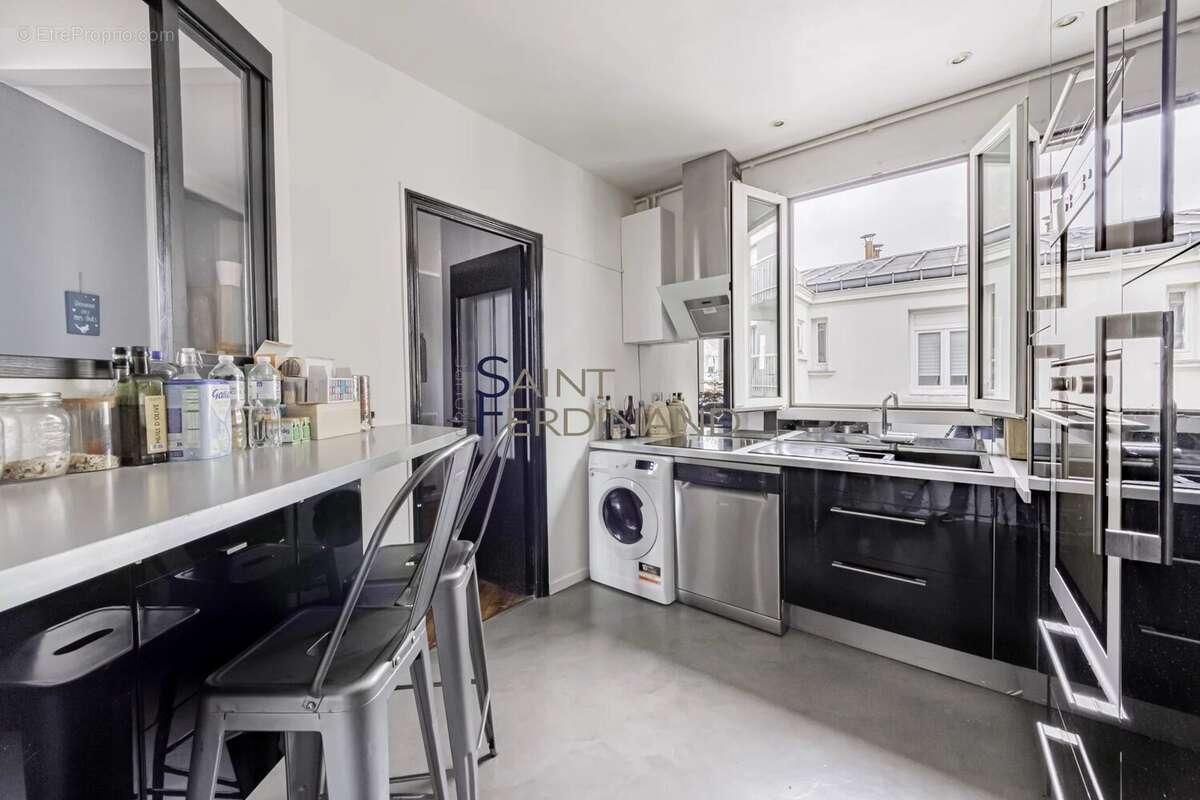 Appartement à PARIS-17E