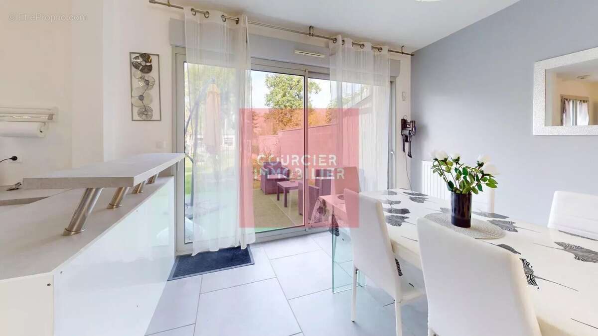 Maison à LE MESNIL-SAINT-DENIS