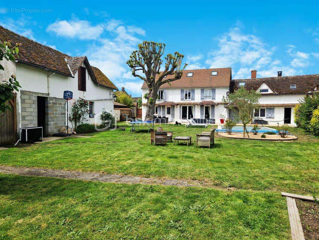 Maison à HOUDAN
