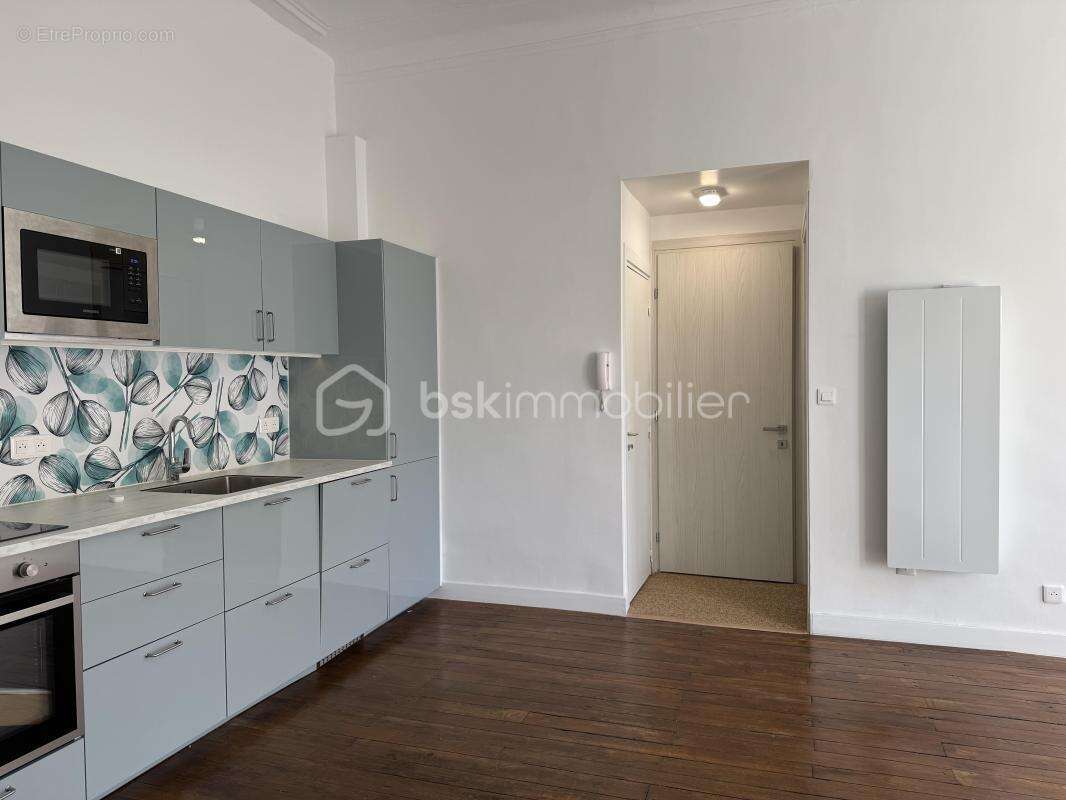 Au centre de hyeres (83400), dans le carré d'or, hyper centre, appartement de 58,05 m2 entièrement rénové - photo 9