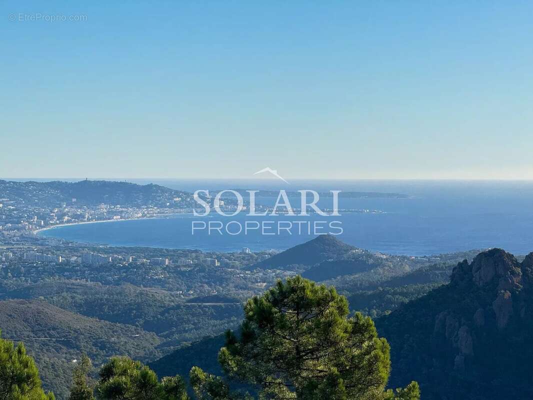 Maison à MANDELIEU-LA-NAPOULE