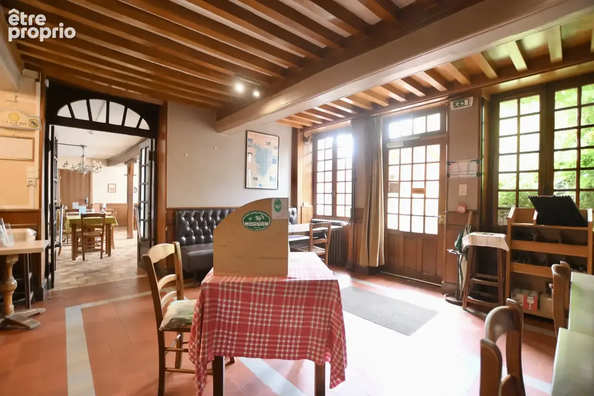 Ancien hôtel-restaurant, dépendances et terrain - photo 6