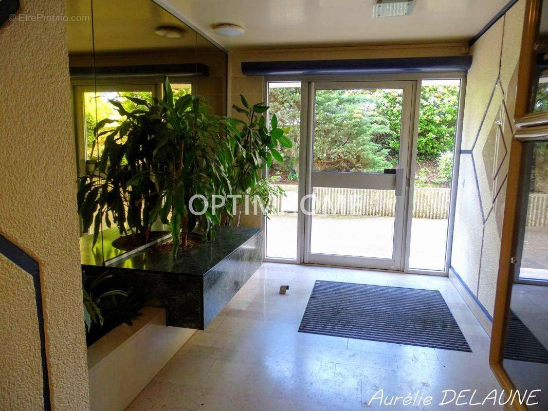 Appartement 92m2 - T4 - 2 chambres - Balcon - Cave - Box - Proche centre-ville et gare RER D - photo 15