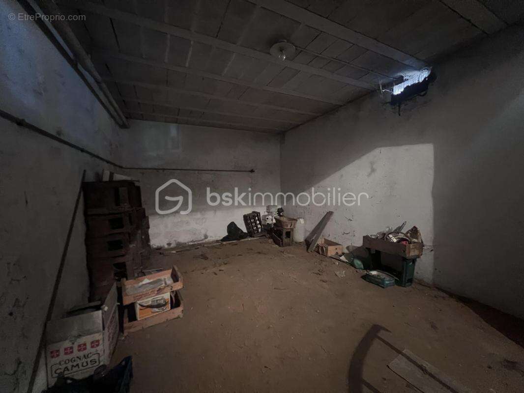 LEVROUX – Maison de plain-pied 108 m² à rénover – 3 chambres – terrain – grand hangar - photo 16
