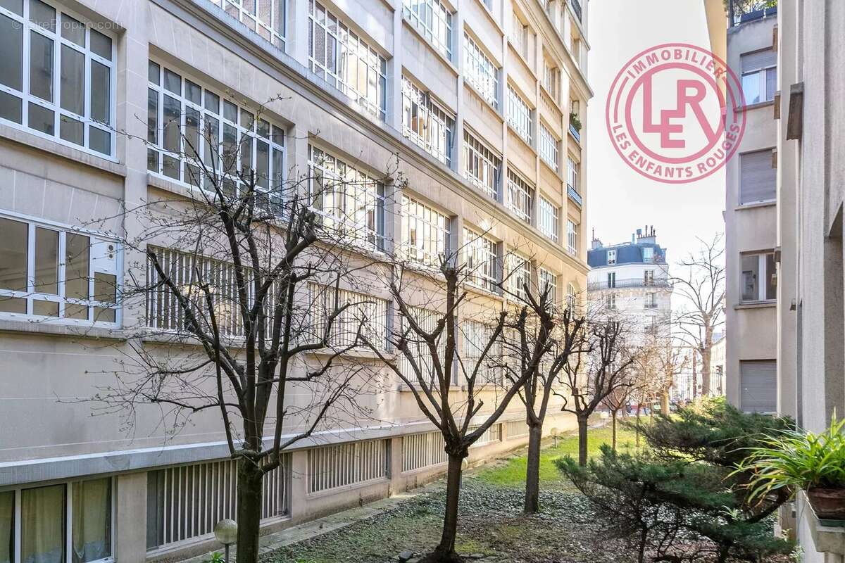 Commerce à PARIS-11E