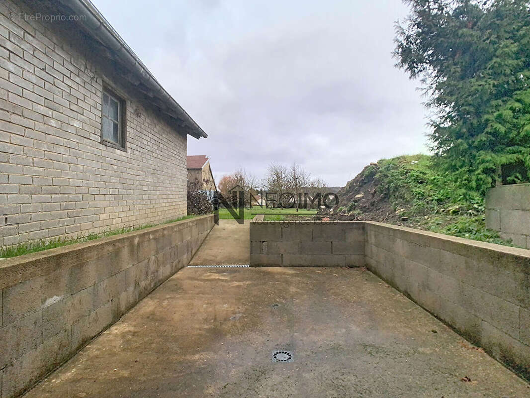 Maison à ROUVRES-LA-CHETIVE