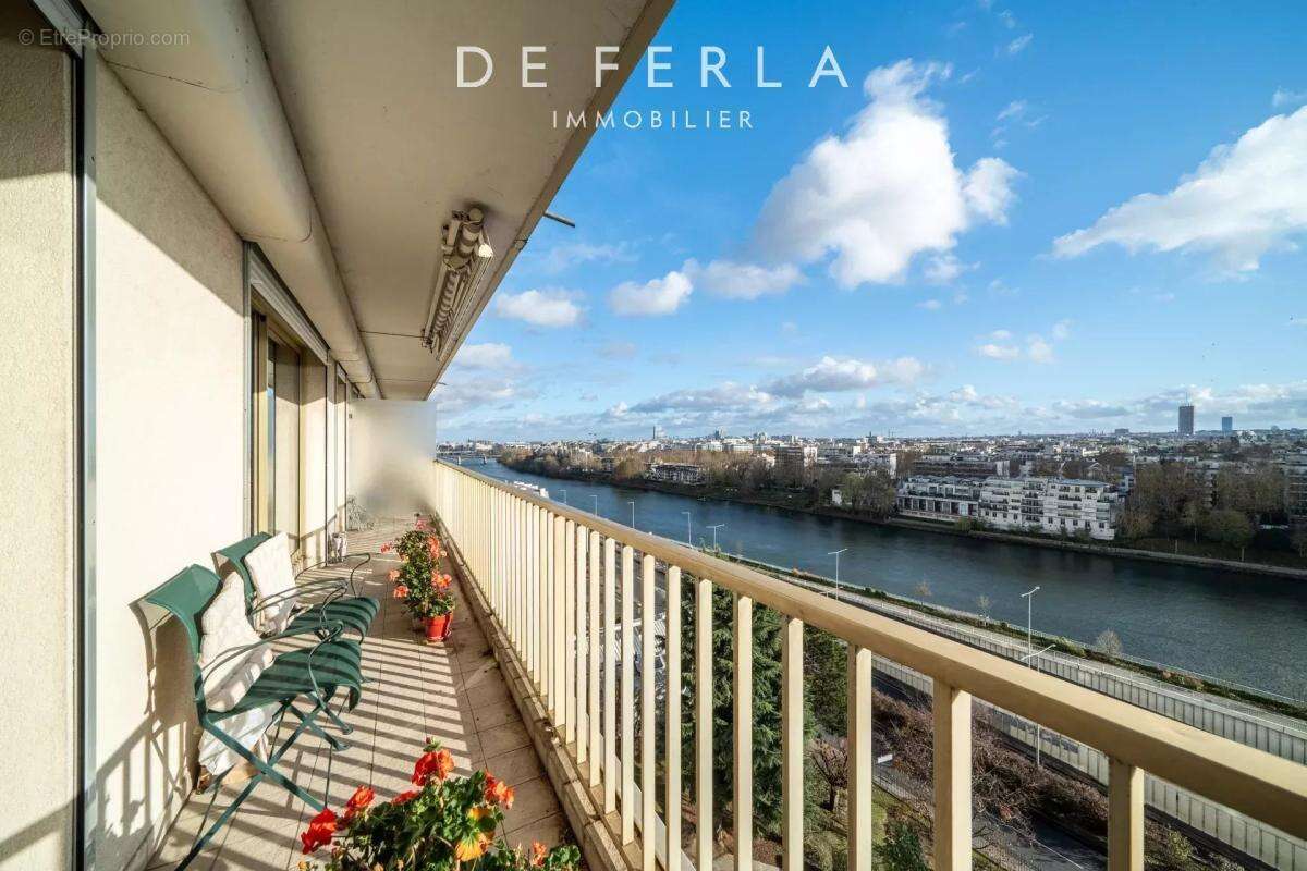 Appartement à COURBEVOIE