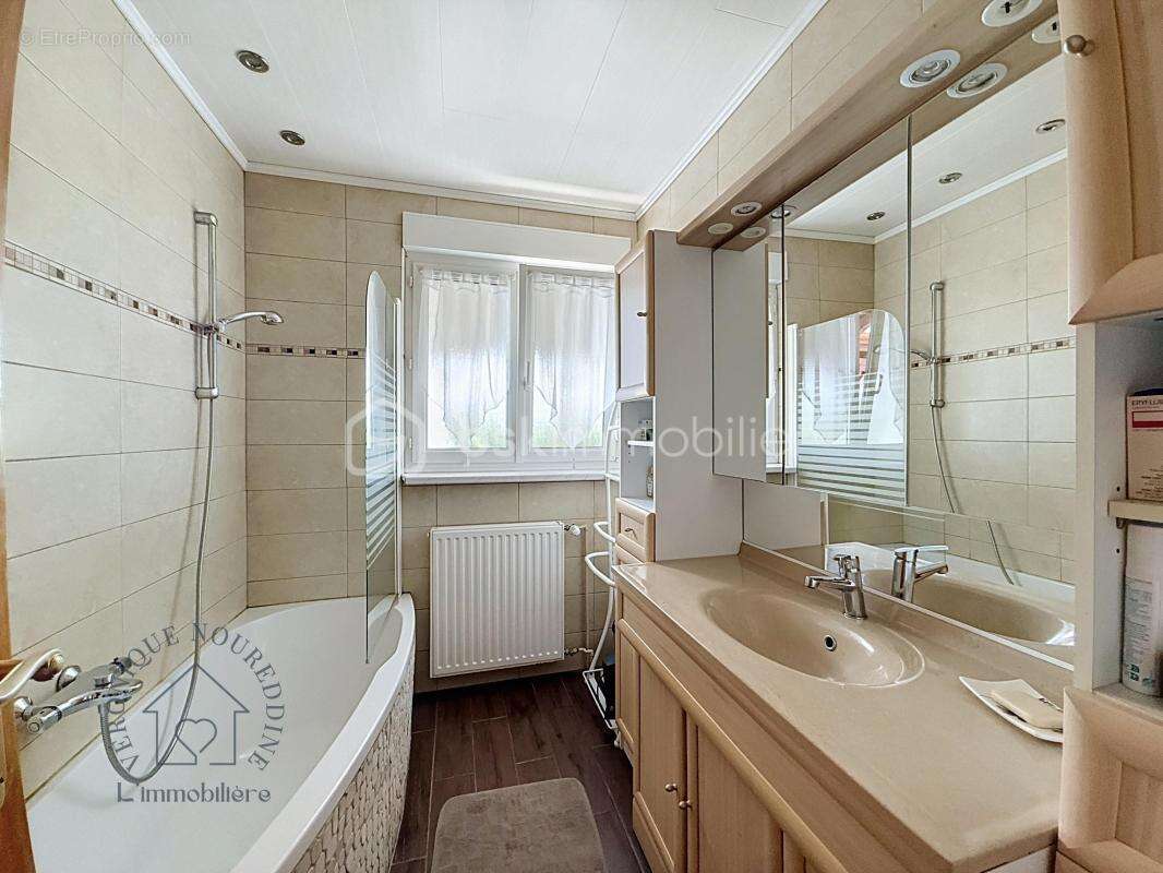 Maison 4 chambres, 3 garages, jardin, proche des commodités - photo 12