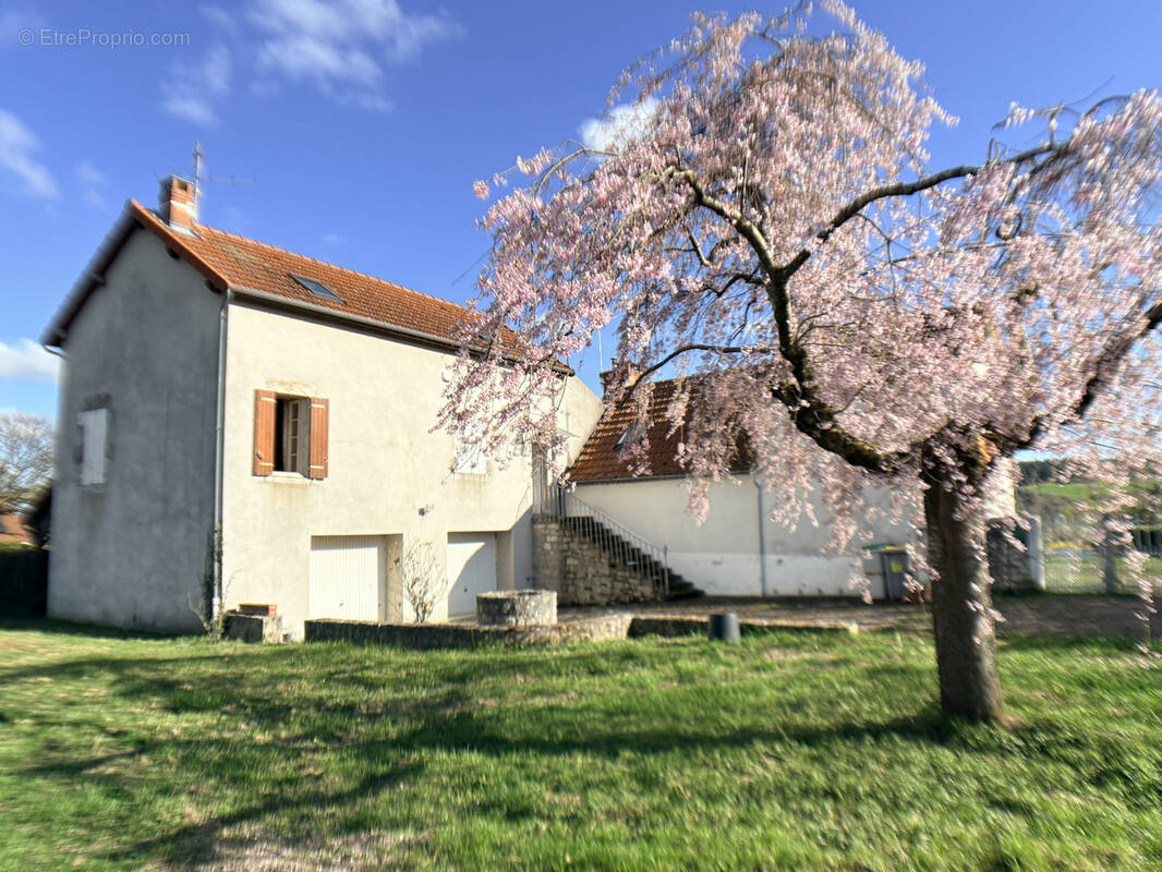 Maison à BELLENAVES