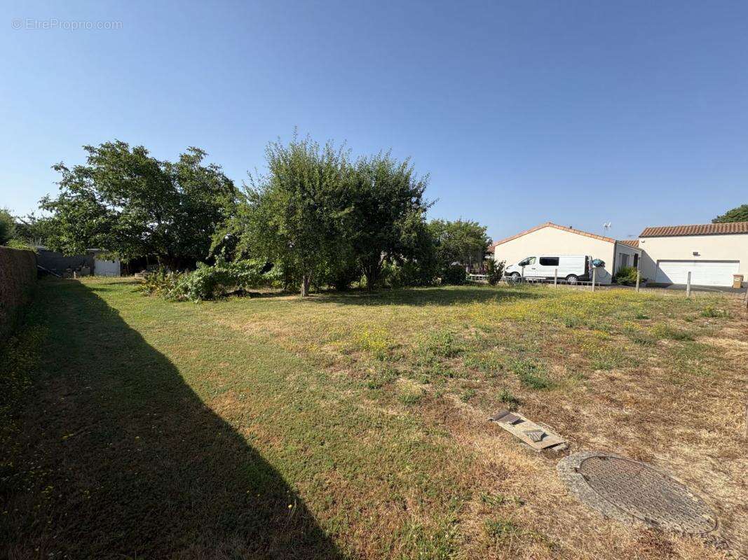 Terrain 724 m² à Begrolles-En-Mauges  - photo 2