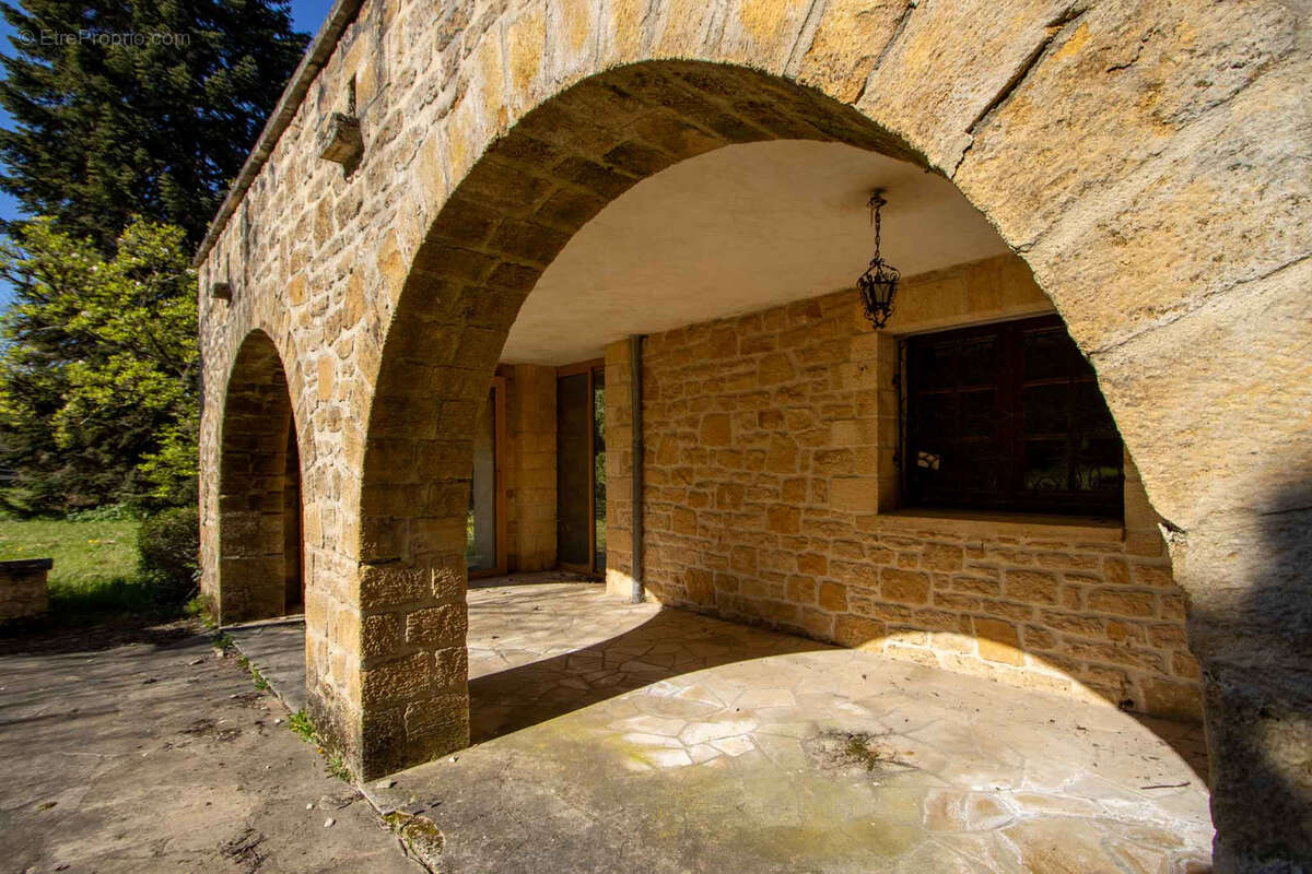 Maison à SAINT-JULIEN-DE-LAMPON