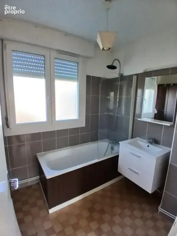 Maison mitoyenne 73 m2, 3 chambres, garage et dépendance - photo 4