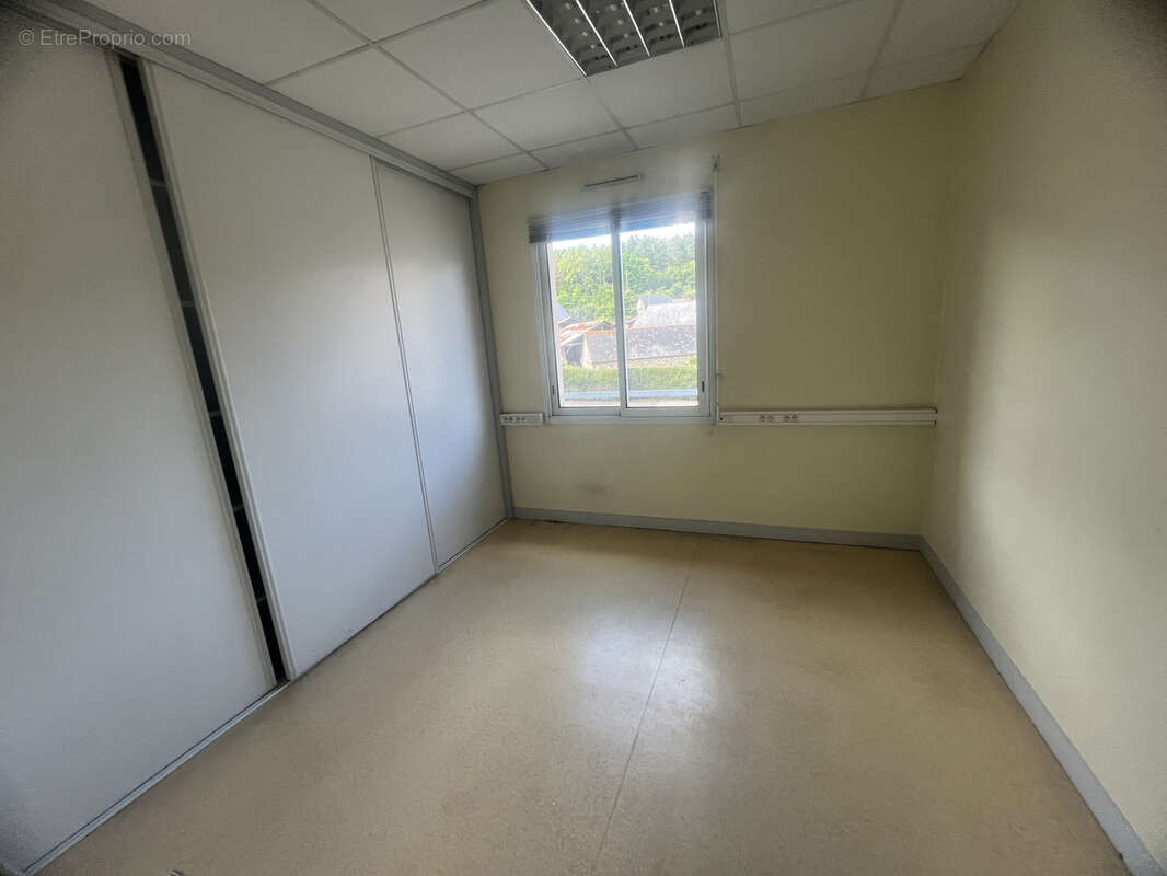 Commerce à JUGON-LES-LACS