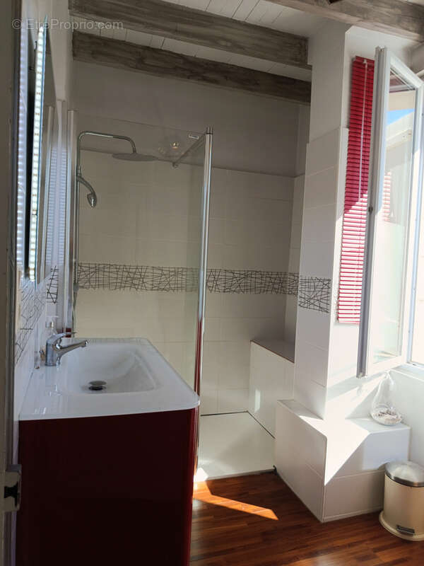 Maison à SAINTE-COLOMBE-EN-BRUILHOIS