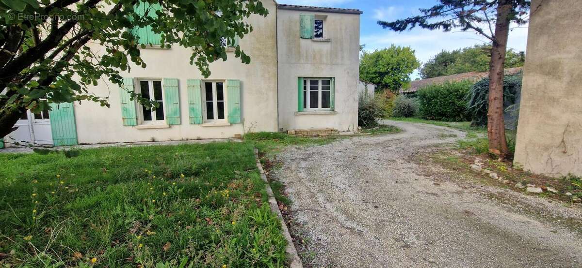 Maison à CROIX-CHAPEAU