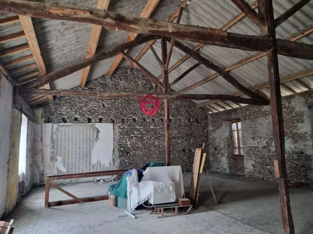 Maison à MONTREJEAU