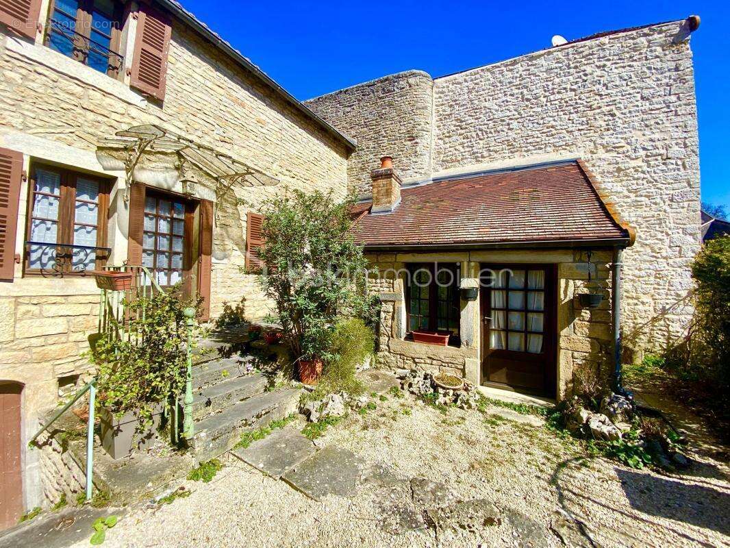 Maison à GISSEY-SUR-OUCHE