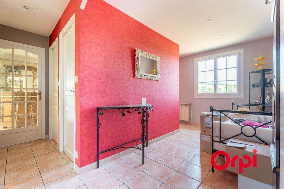 Maison familiale de 131 m² avec piscine, bureau et sous-sol complet - photo 17