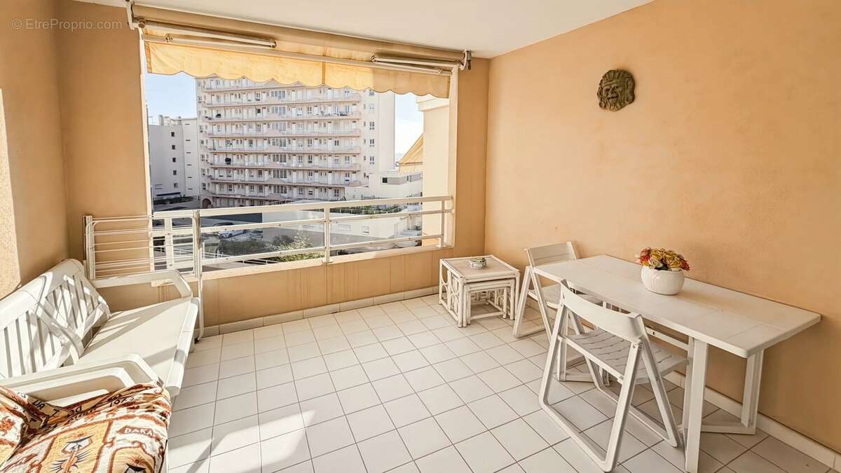 Appartement à VALLAURIS