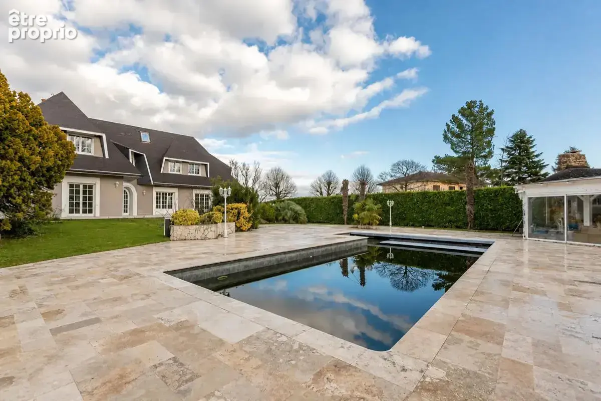 Villa de prestige à Saint-Laurent-de-Mur 450 m² - photo 3