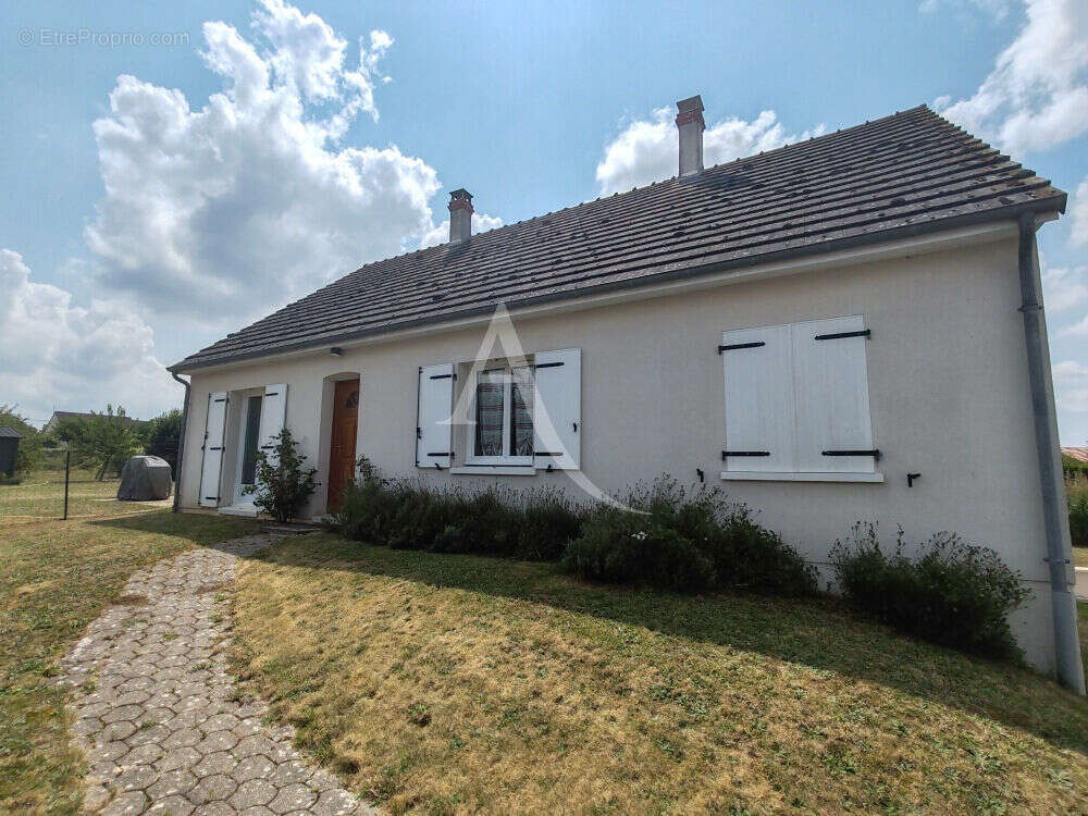 Maison à SAMBIN