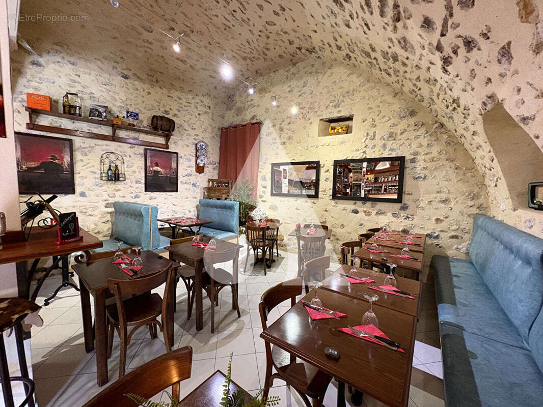 Commerce à VALLON-PONT-D&#039;ARC