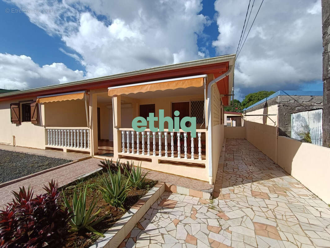 Maison à SAINTE-ROSE