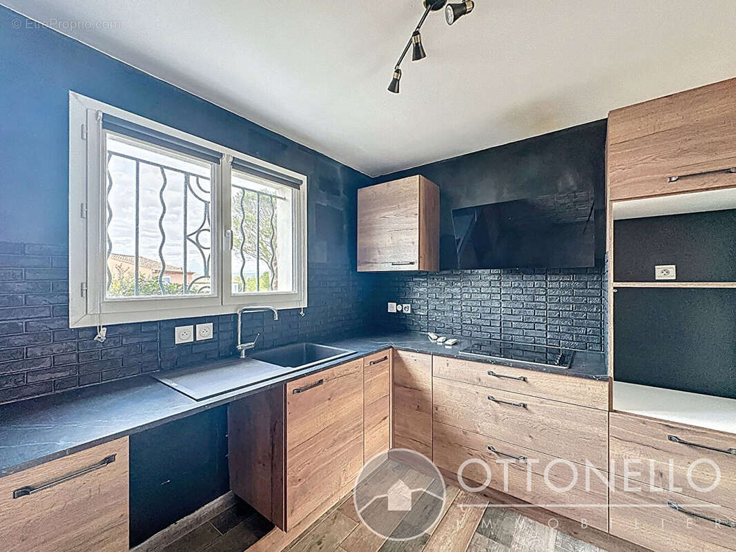 Maison à ROQUEBRUNE-SUR-ARGENS