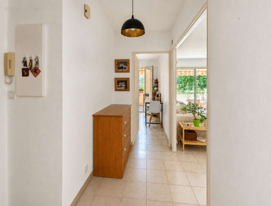 Appartement 63 m² à Vence  - photo 18