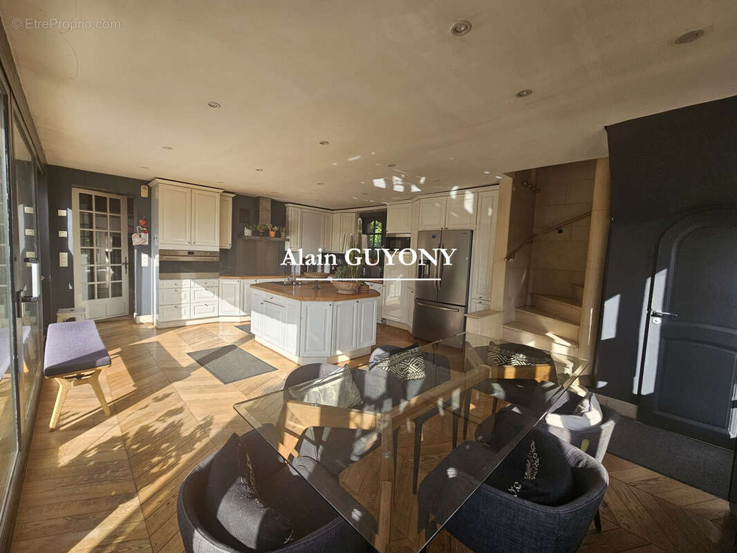 Maison 241 m² à Pont-L'eveque  - photo 5