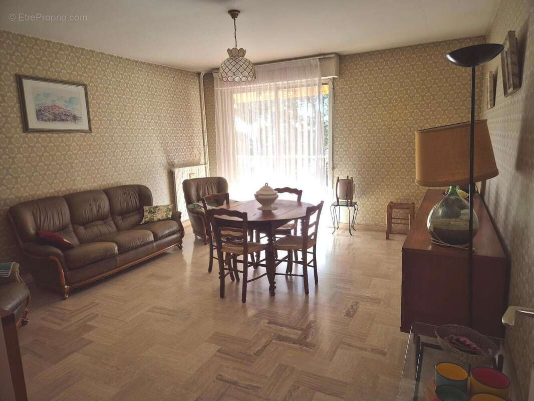   - Appartement à DRAGUIGNAN