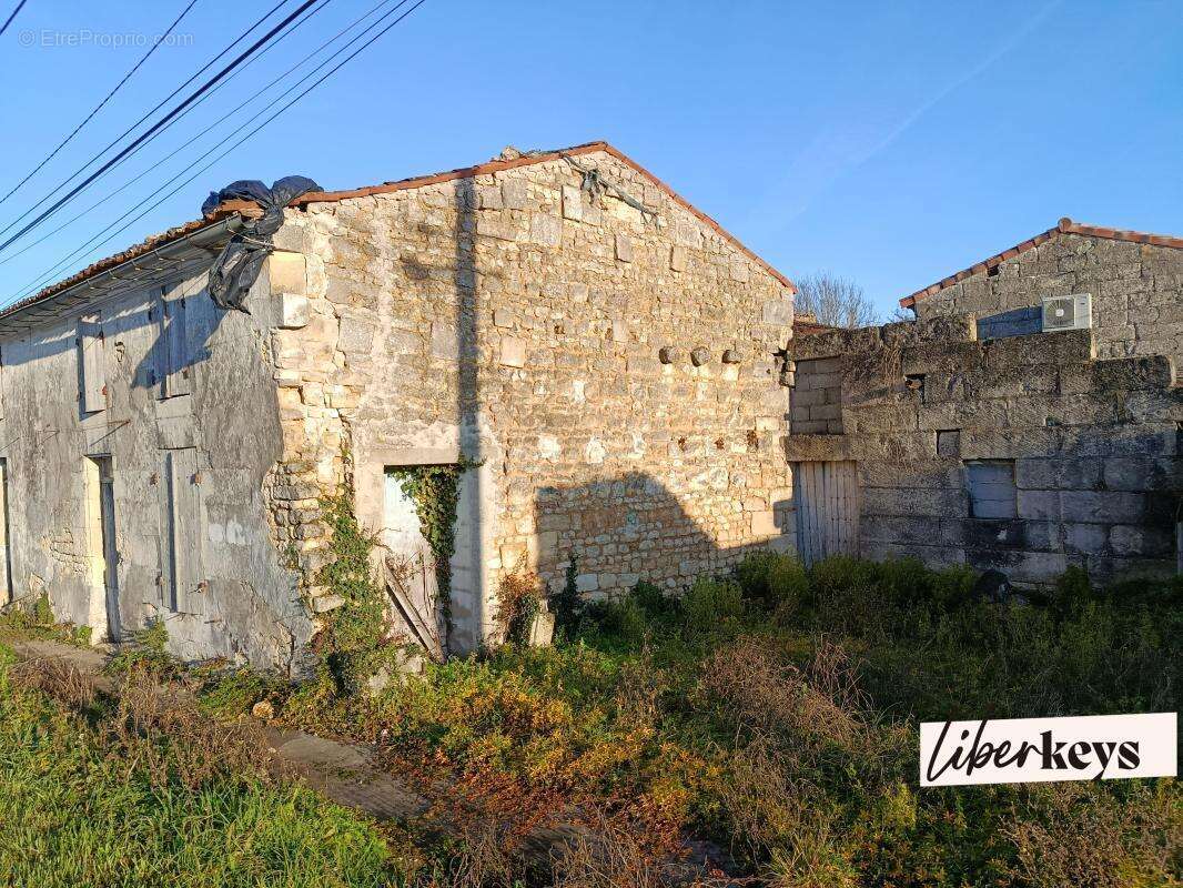 Maison à SAINT-GEORGES-DES-COTEAUX