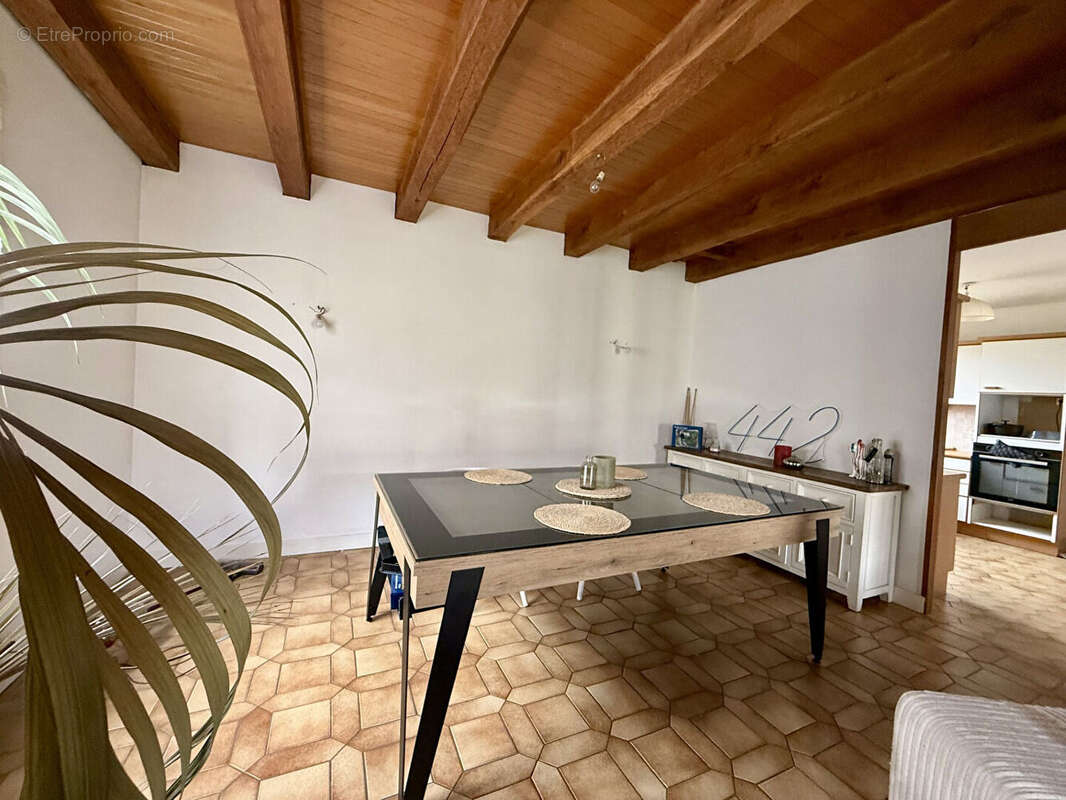 Maison à LA VILLE-AUX-DAMES