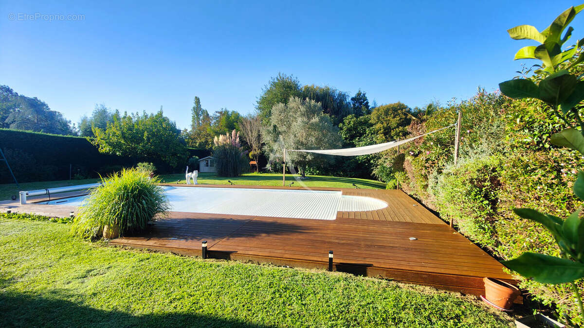 Maison à LAPEYROUSE-FOSSAT