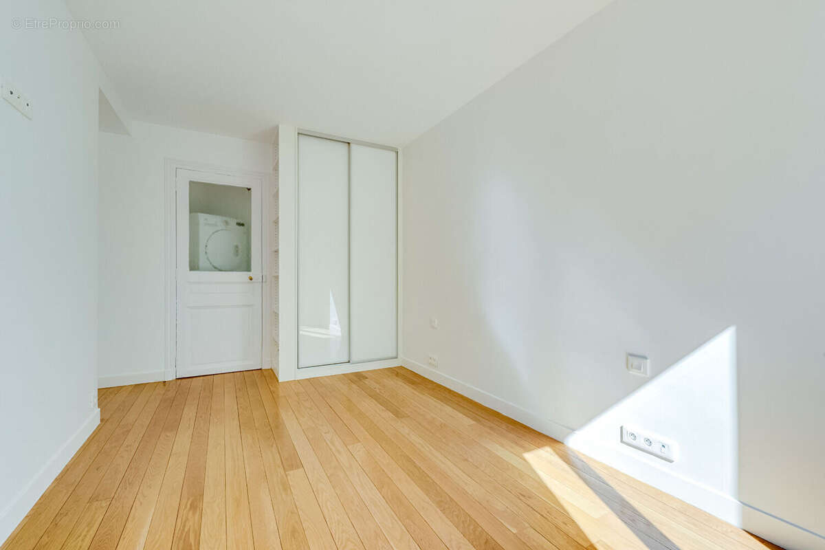 Appartement à PARIS-14E