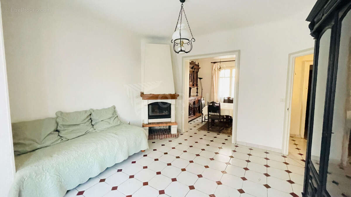 Maison à MALIGNY