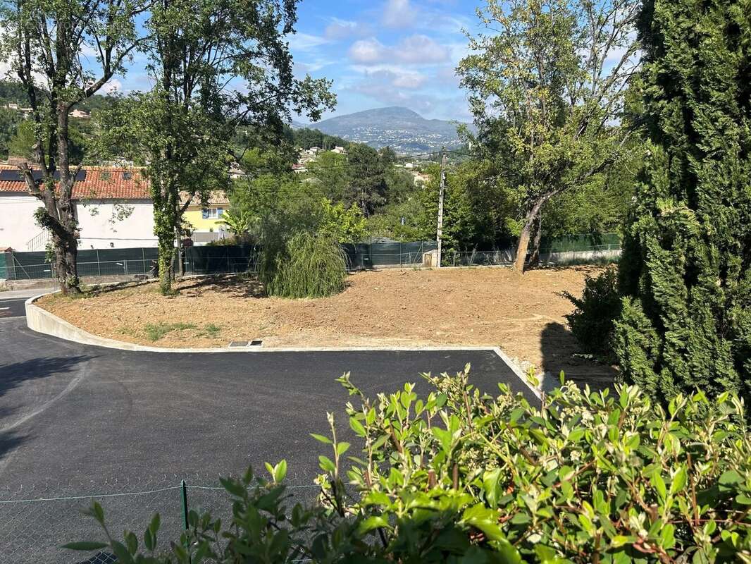 La Gaude : Terrain constructible viabilisé - photo 3