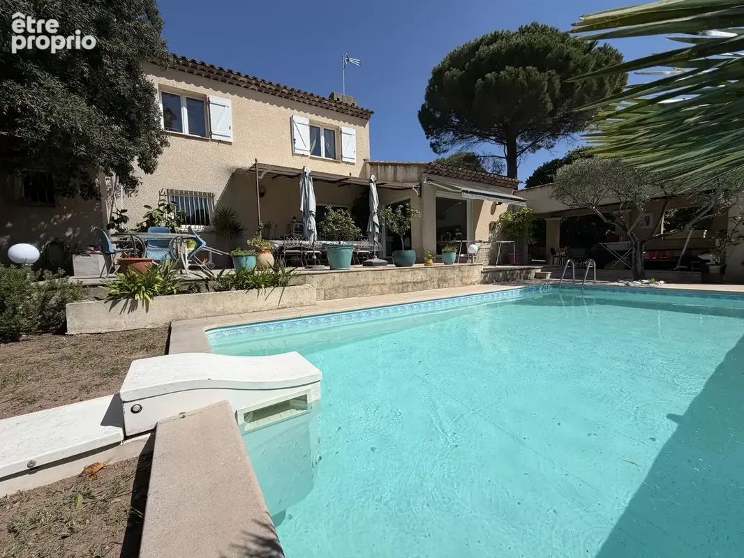 Puget-sur-Argens -Villa avec piscine et T3 indépendant   180 m2 au total - photo 4