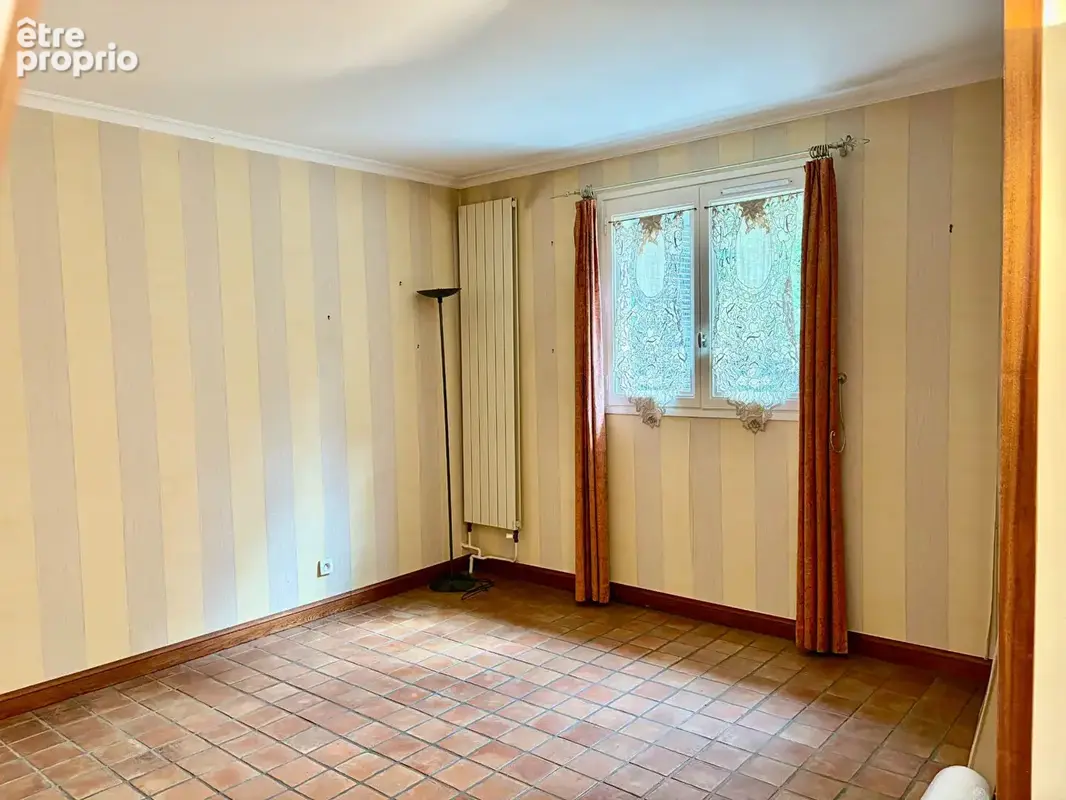 HAUT BUC  Maison individuelle 5 chambres (3 de plain-pied) garage et jardin roseraie - photo 6