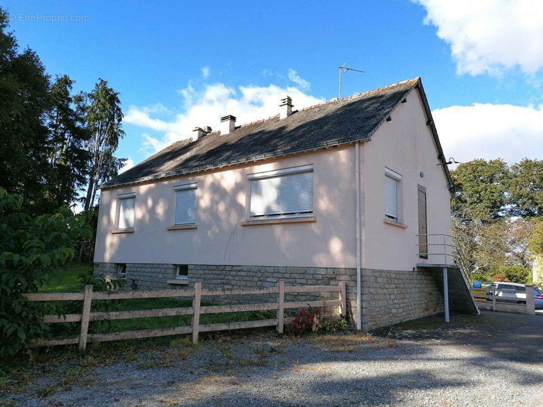 Maison à SAINT-SERVANT