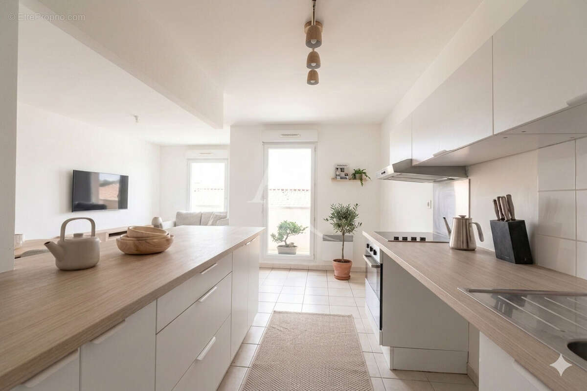 Appartement à MARSEILLE-4E