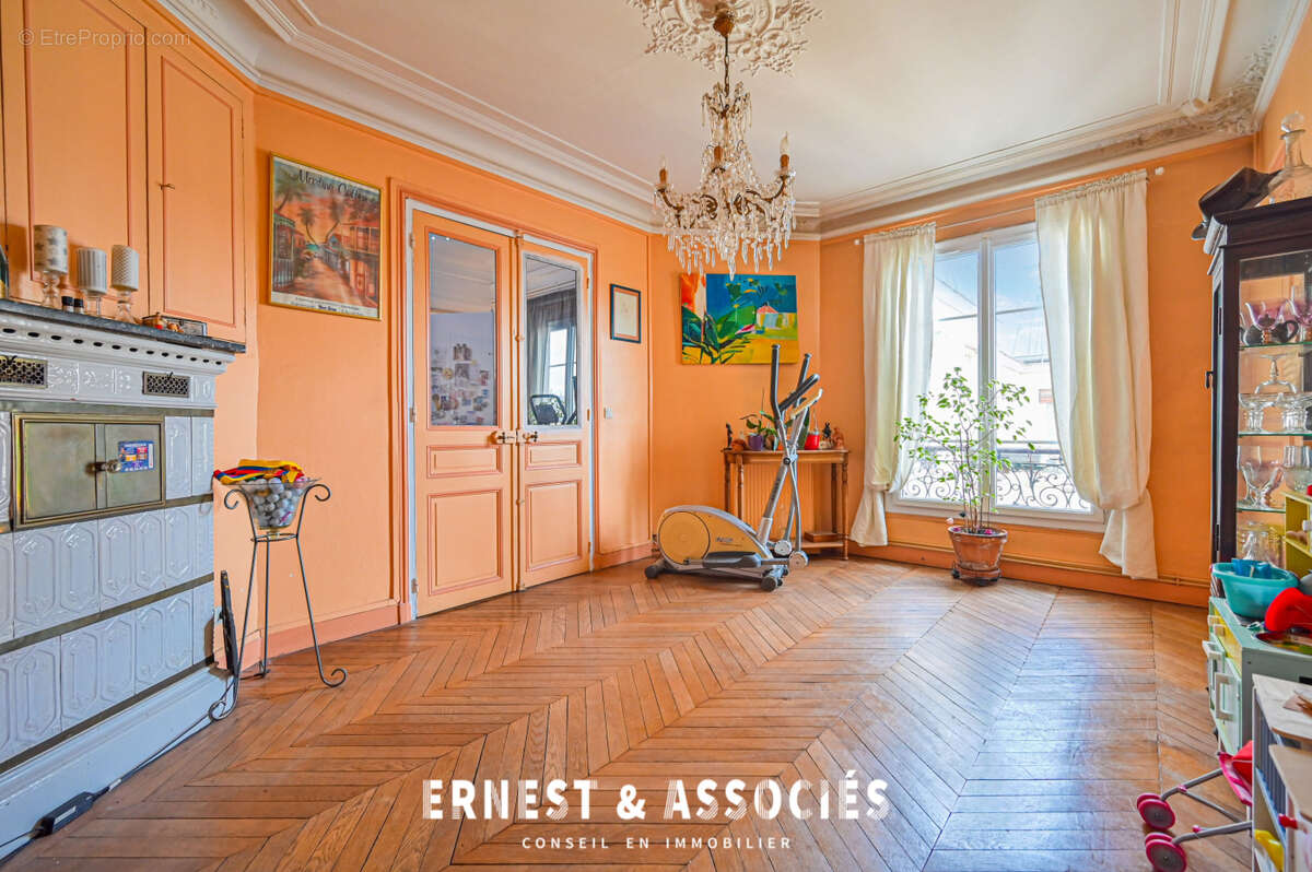 Appartement à PARIS-10E