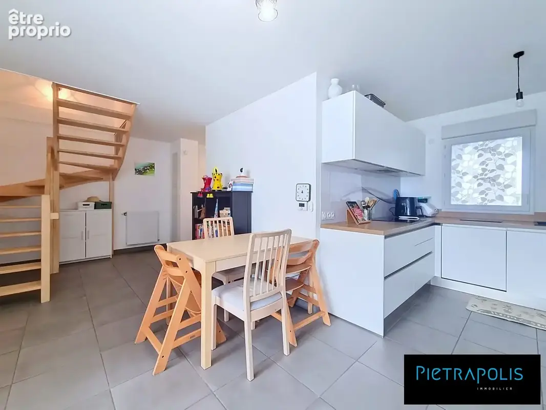 Appartement 103 m² à Decines-Charpieu  - photo 6