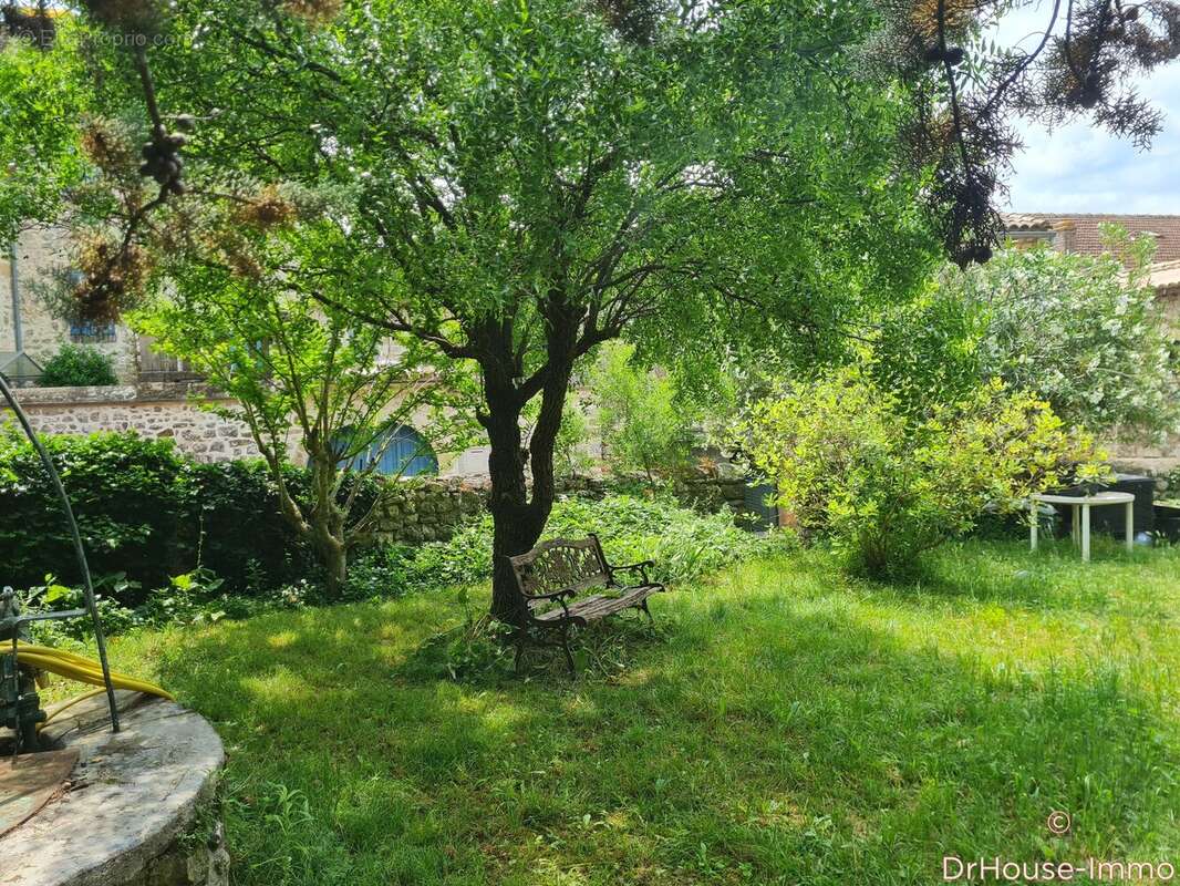 Maison à SAINT-DEZERY